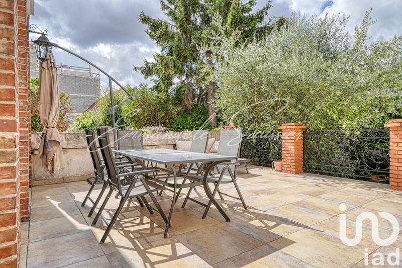 Maison - 223 m² - 10 pièces