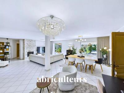 Villa - 261 m² - 12 pièces