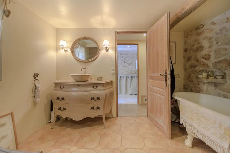 Maison - 257 m² - 12 pièces