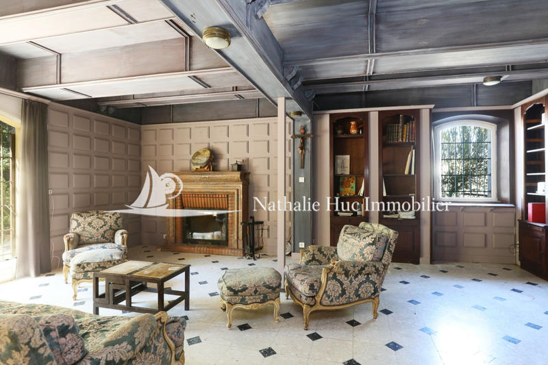 Propriété - 956 m² - 20 pièces