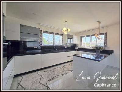 Maison - 200 m² - 7 pièces