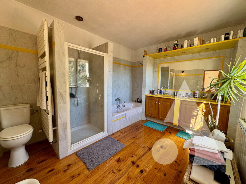 Maison - 180 m² - 5 pièces