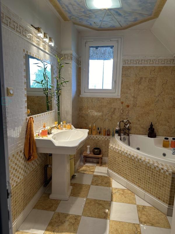 Chaumière - 170 m² - 7 pièces