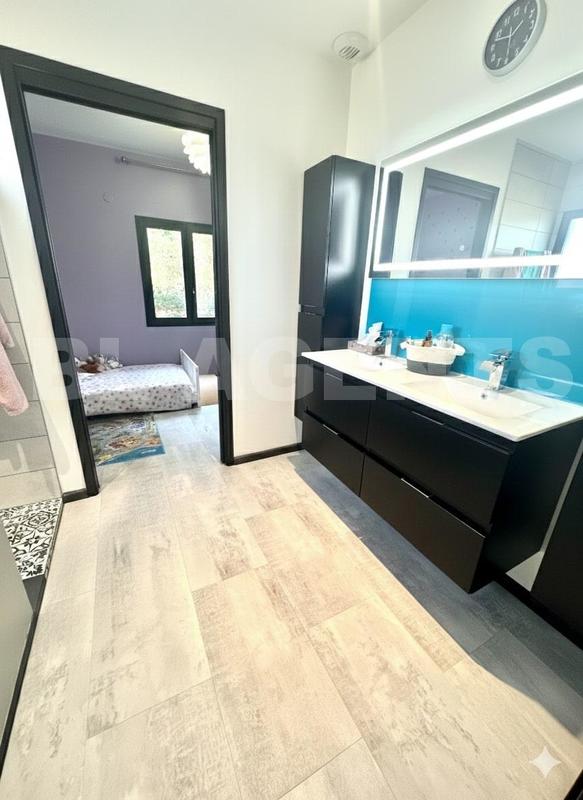 Propriété - 137 m² - 5 pièces