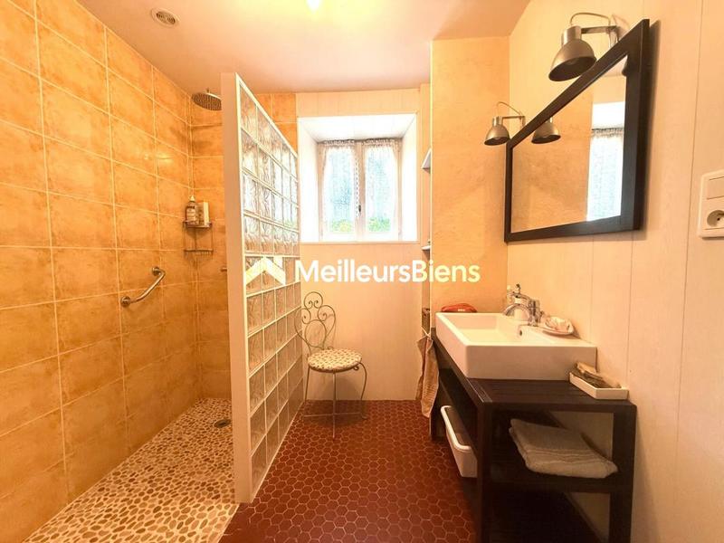 Maison - 180 m² - 8 pièces