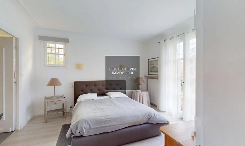 Villa - 200 m² - 10 pièces