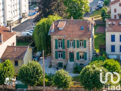 Maison - 323 m² - 13 pièces