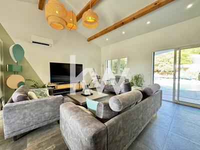 Villa - 180 m² - 8 pièces