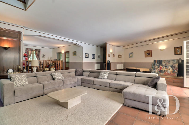 Maison - 425 m² - 14 pièces