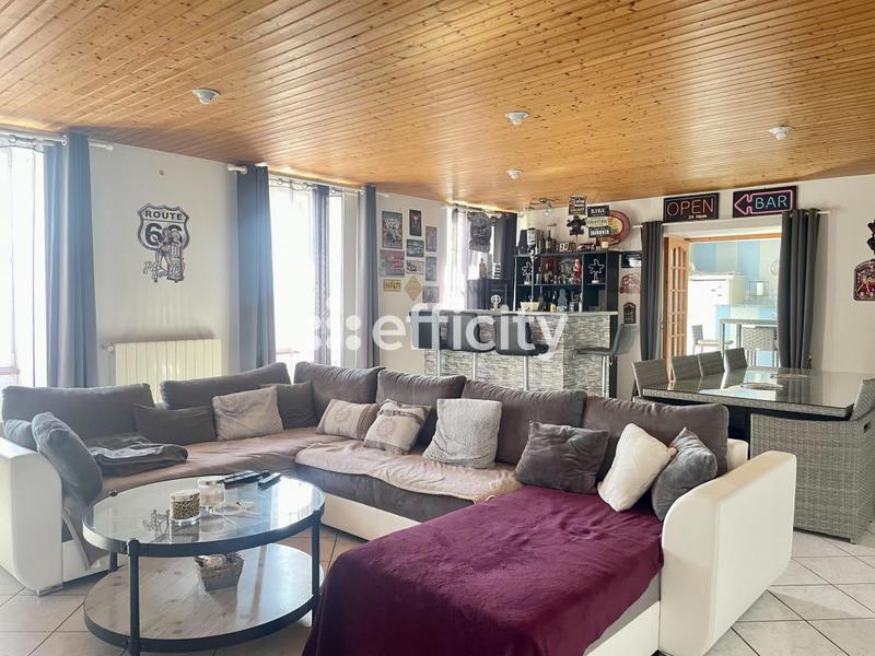 Maison - 245 m² - 10 pièces