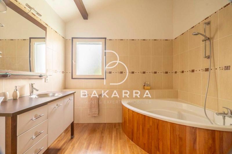 Maison - 184 m² - 6 pièces