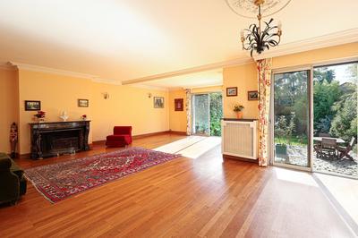 Maison - 220 m² - 8 pièces