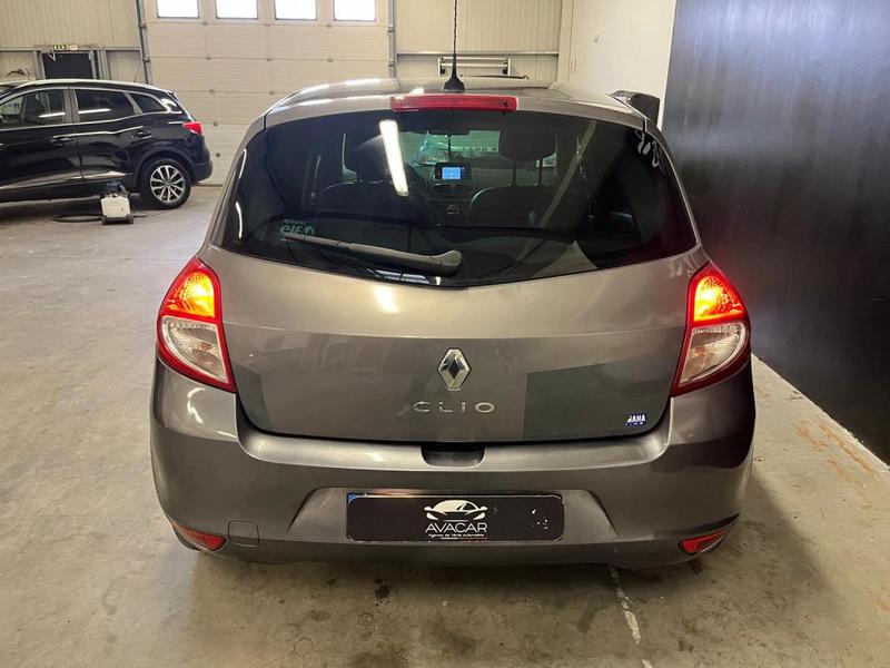 Renault Clio III 1.6 i 110 cv Boîte auto / Exception