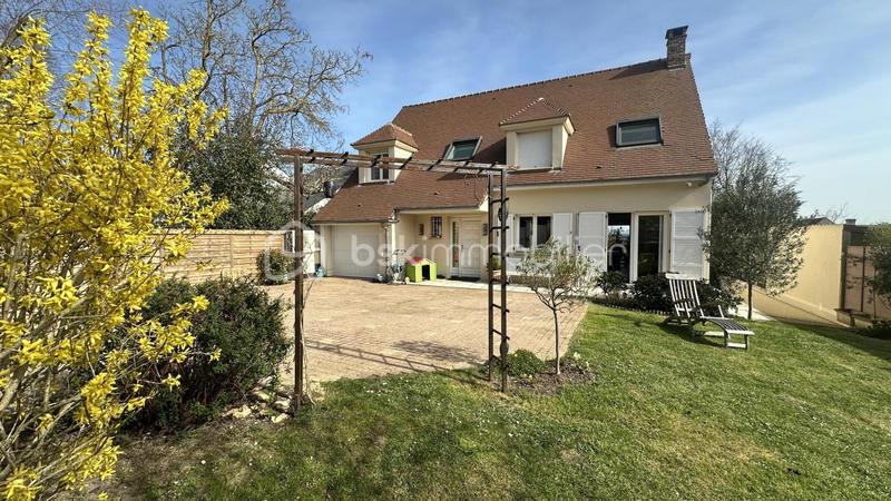 Maison - 241 m² - 8 pièces
