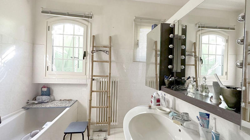 Maison - 320 m² - 10 pièces