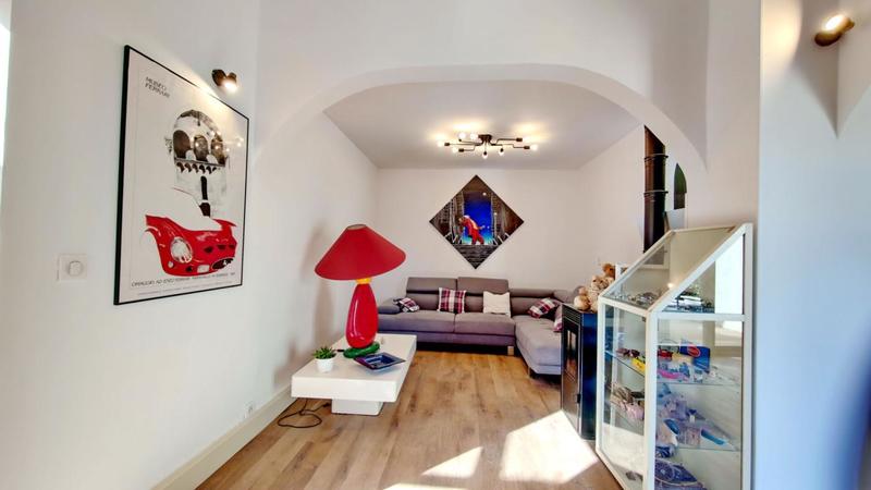 Maison - 215 m² - 9 pièces