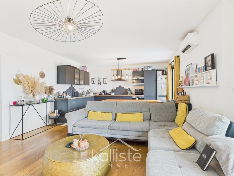 Appartement - 93 m² - 4 pièces