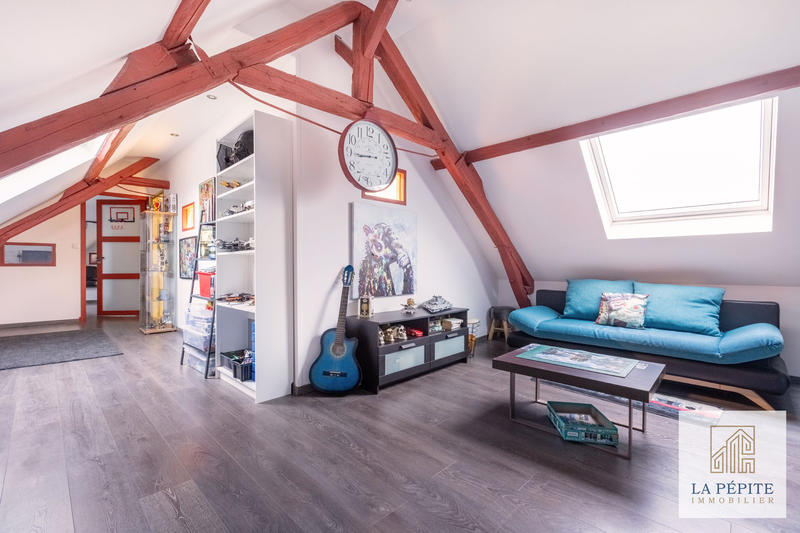 Maison - 230 m² - 9 pièces