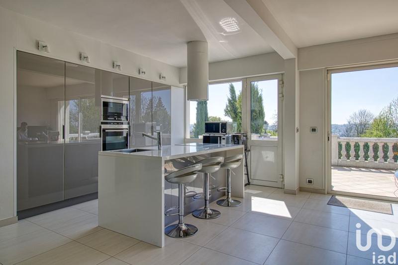 Maison - 195 m² - 7 pièces