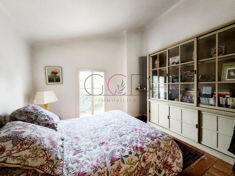 Villa - 270 m² - 6 pièces