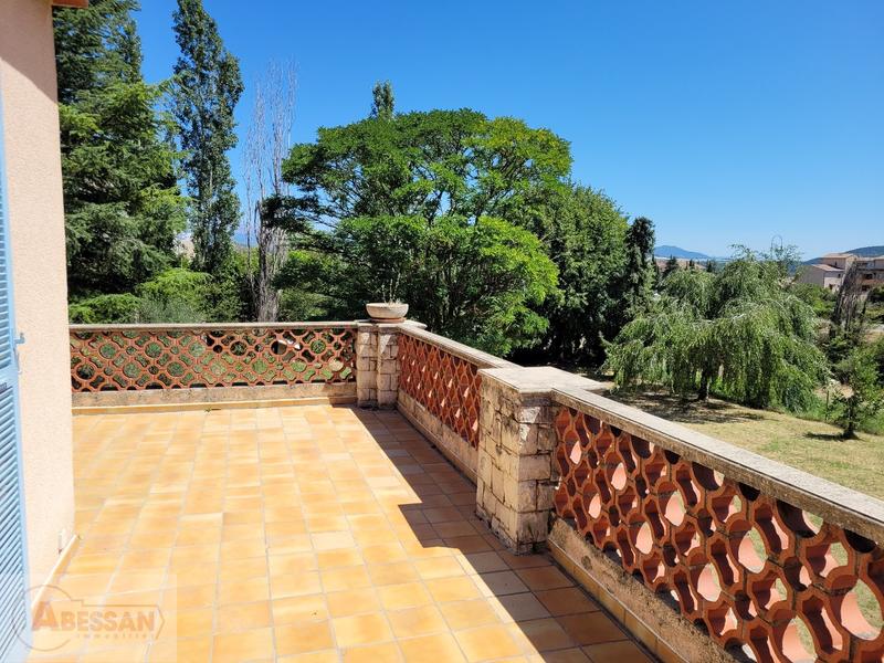 Maison - 250 m² - 9 pièces