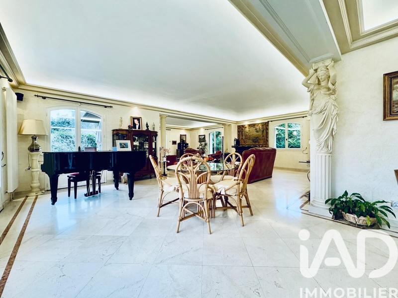 Maison - 410 m² - 12 pièces