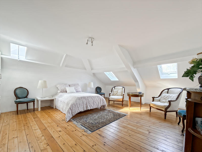 Maison - 320 m² - 12 pièces