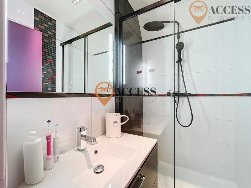 Maison - 218 m² - 8 pièces