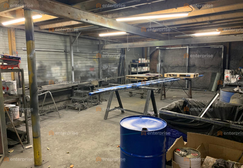 Local d'activité / Entrepôt - 1 500 m²