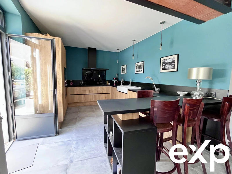 Maison traditionnelle - 400 m² - 12 pièces