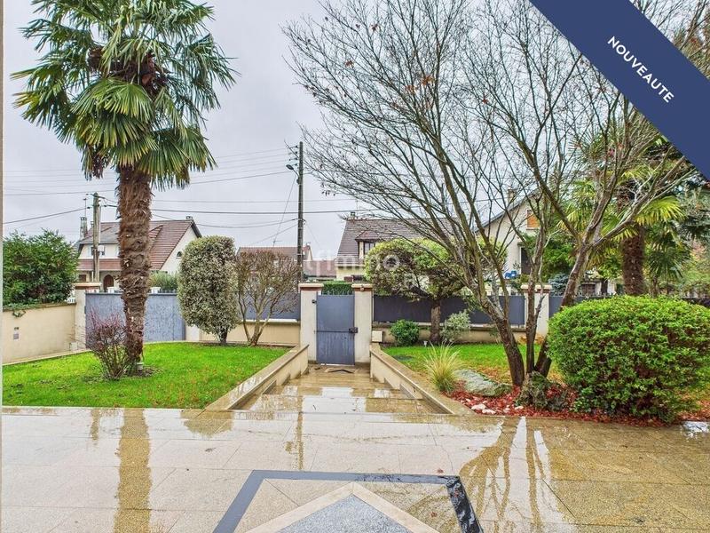 Maison - 378 m² - 7 pièces