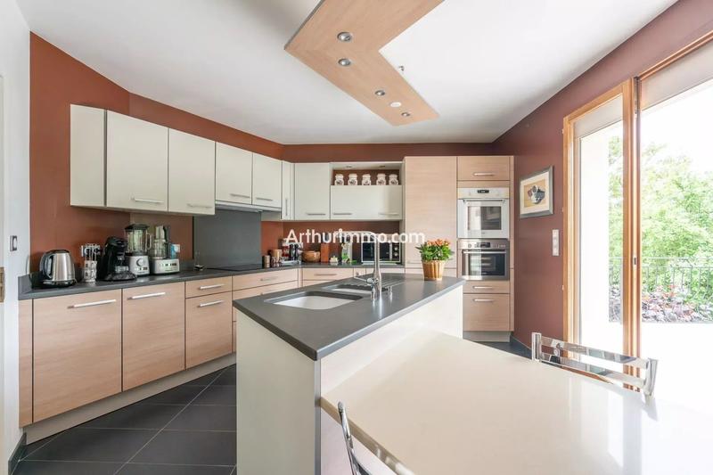 Maison - 200 m² - 8 pièces