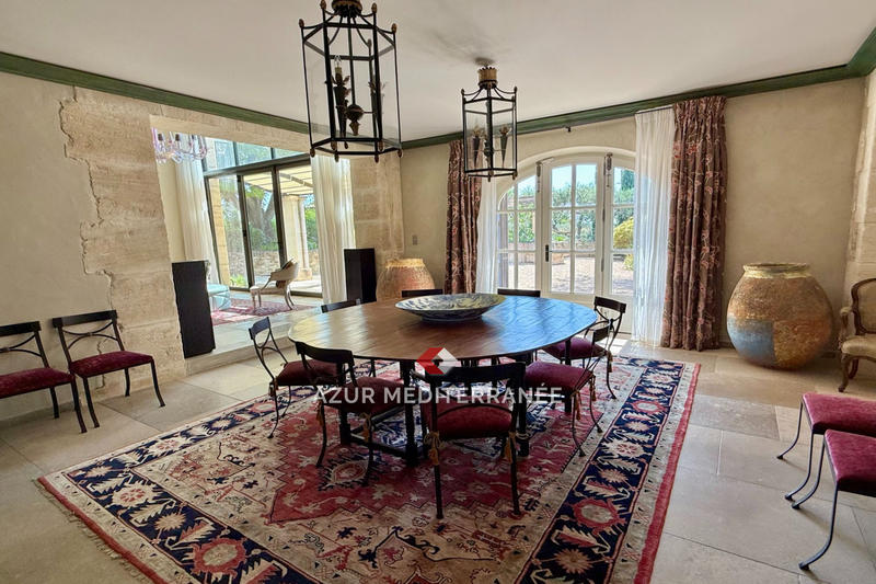 Mas - 350 m² - 7 pièces