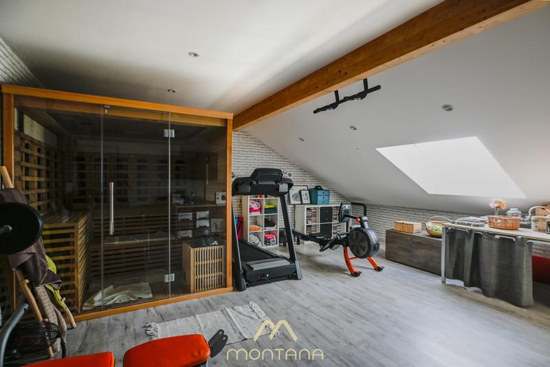 Maison - 225 m² - 7 pièces