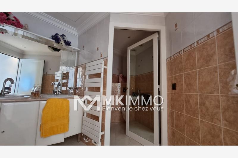 Maison - 804 m² - 8 pièces