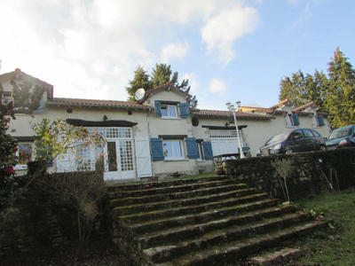 Maison - 212 m² - 12 pièces