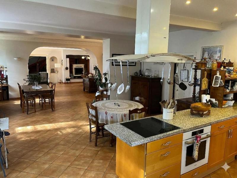 Propriété - 579 m² - 17 pièces