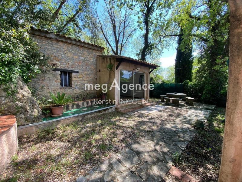 Maison traditionnelle - 198 m² - 10 pièces