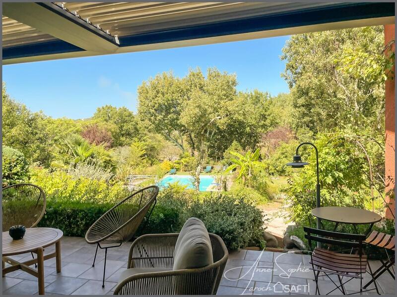 Villa - 238 m² - 8 pièces