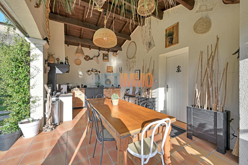 Villa - 215 m² - 8 pièces