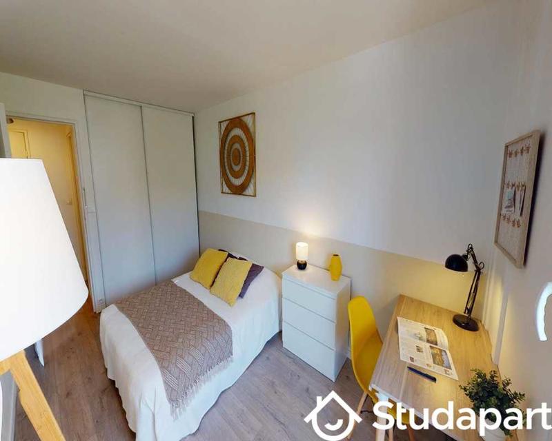 Chambre - 90 m² - 1 pièce