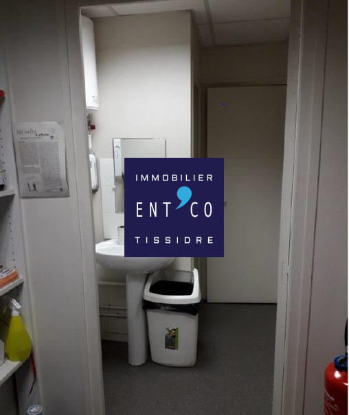 Local commercial - 141 m² - 4 pièces