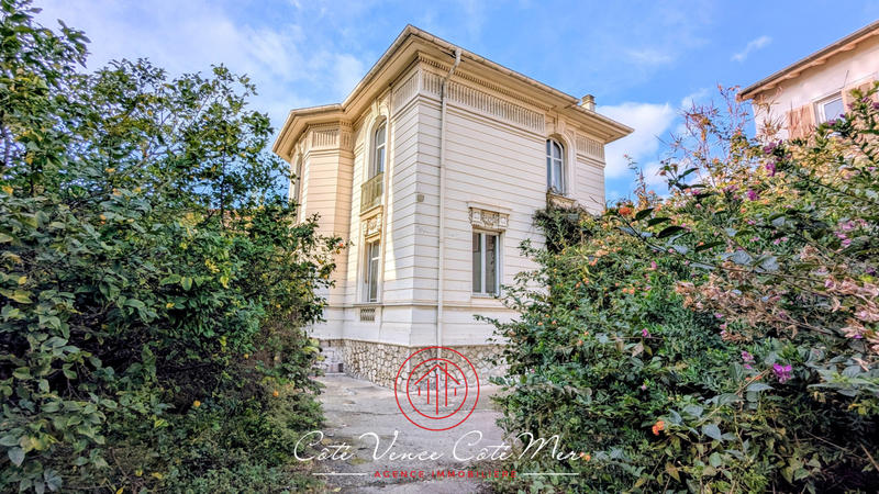 Maison - 290 m² - 12 pièces