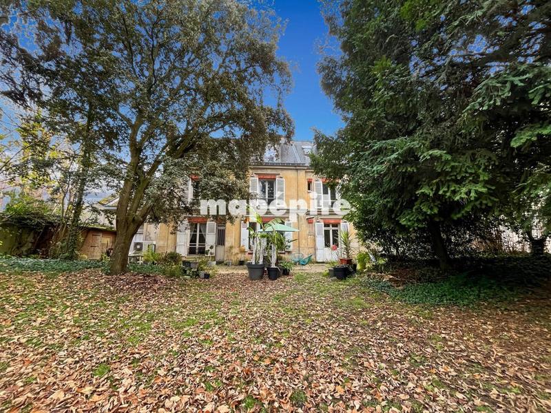 Maison - 410 m² - 13 pièces