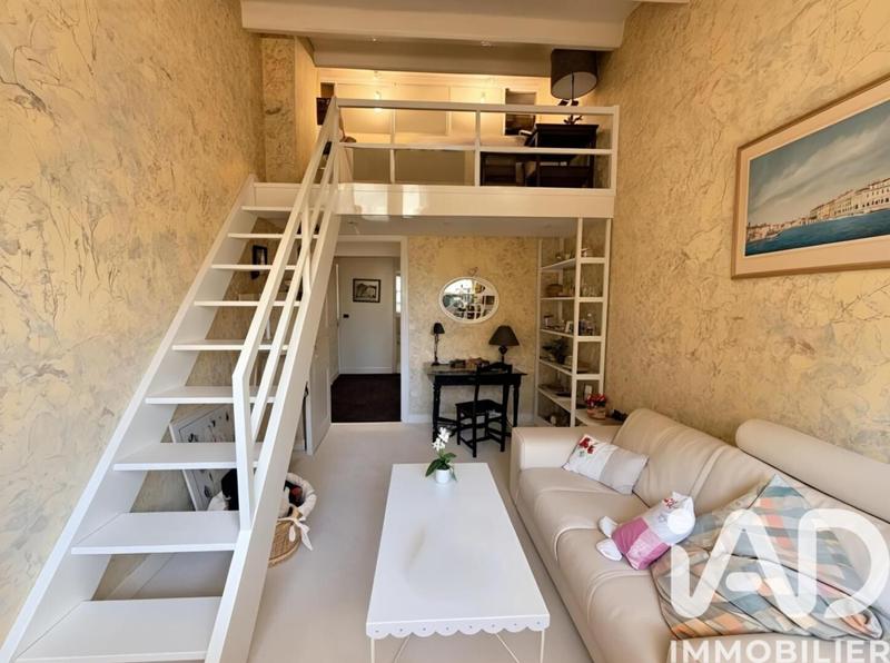 Maison - 217 m² - 8 pièces