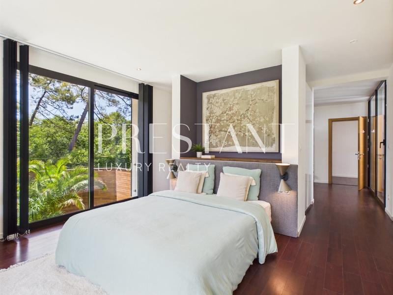 Maison - 310 m² - 11 pièces