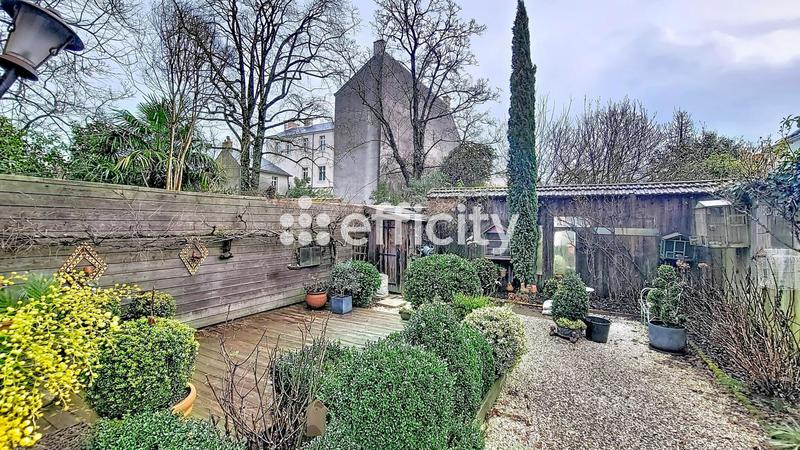 Maison - 200 m² - 6 pièces