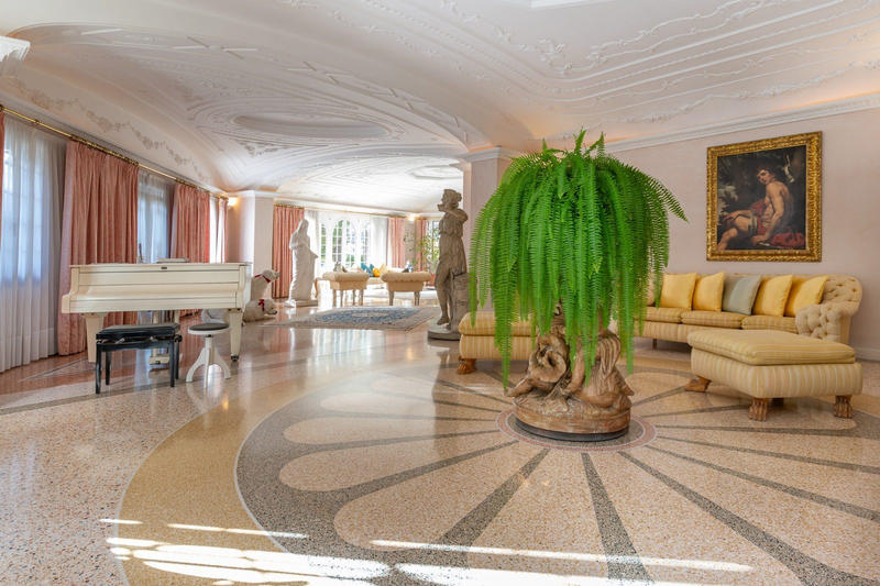 Villa - 857 m² - 15 pièces