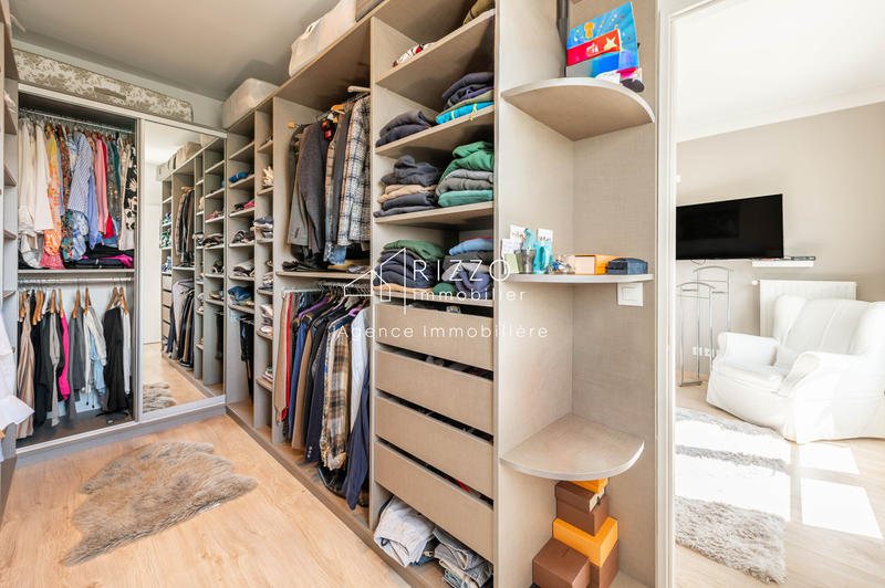 Maison - 228 m² - 8 pièces