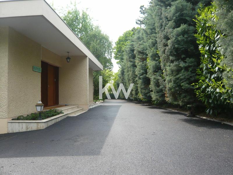 Maison - 315 m² - 11 pièces